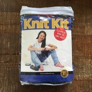Lion Brand Yarn Scarf Hat Knit Complete Kit Chunky USA Blue New Opened Box